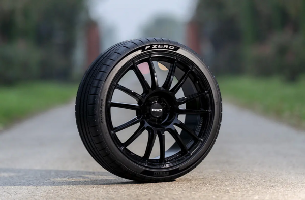 Nejlepší sportovní pneu 225/40 R18 2025